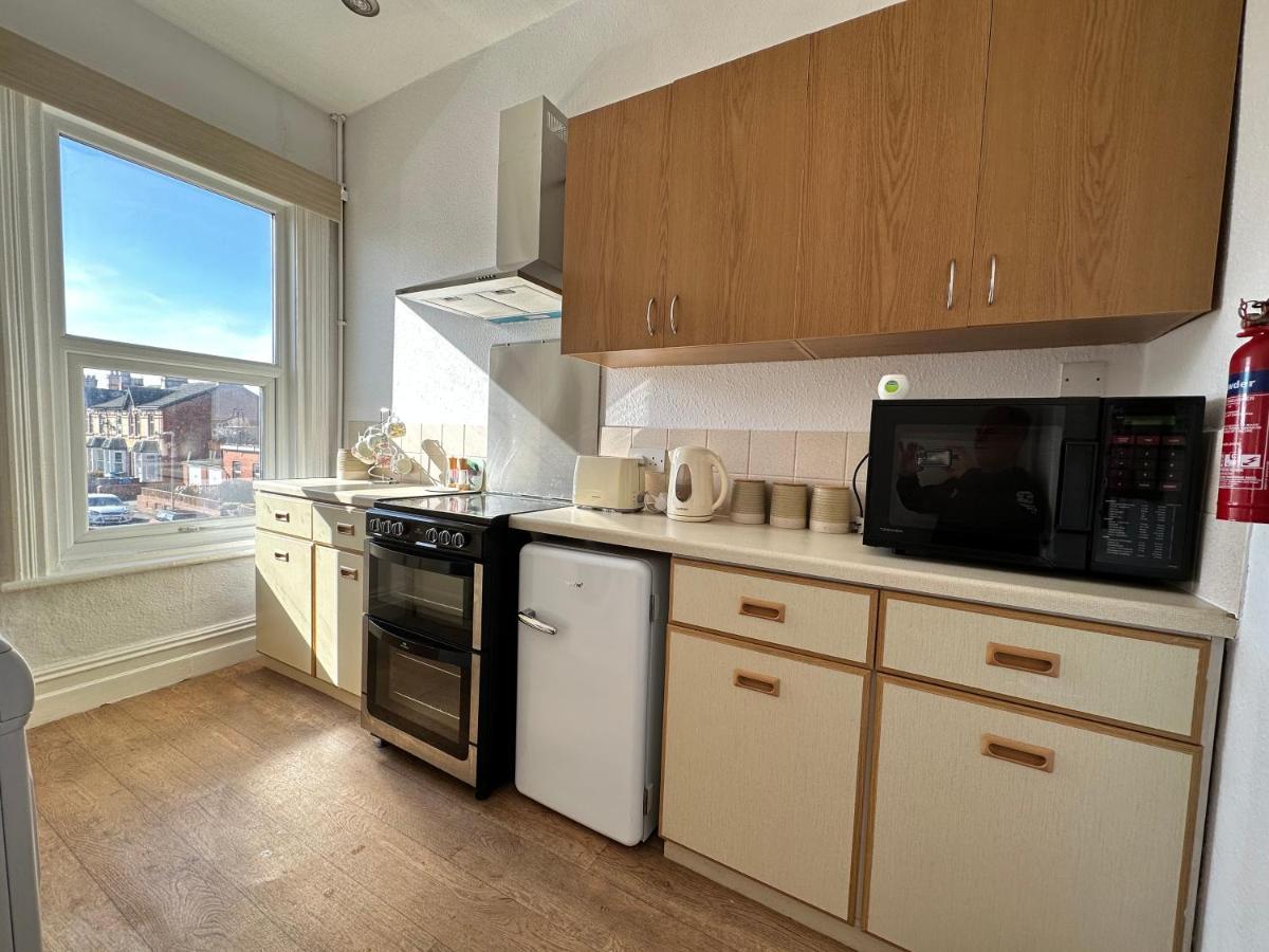 Spacious One Bedroom Apartment In Central Location Литам-Сент-Эннс Экстерьер фото